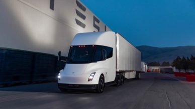 Tesla removes Semi reservation option, disappears a motor