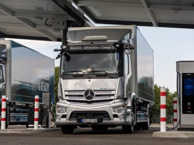 daimler electric truck charging hub