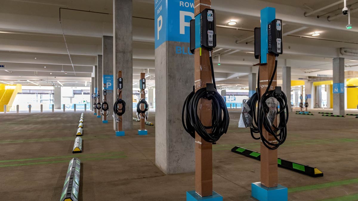 Los Angeles airport carpark will have 1,300 EV chargers by end 2023