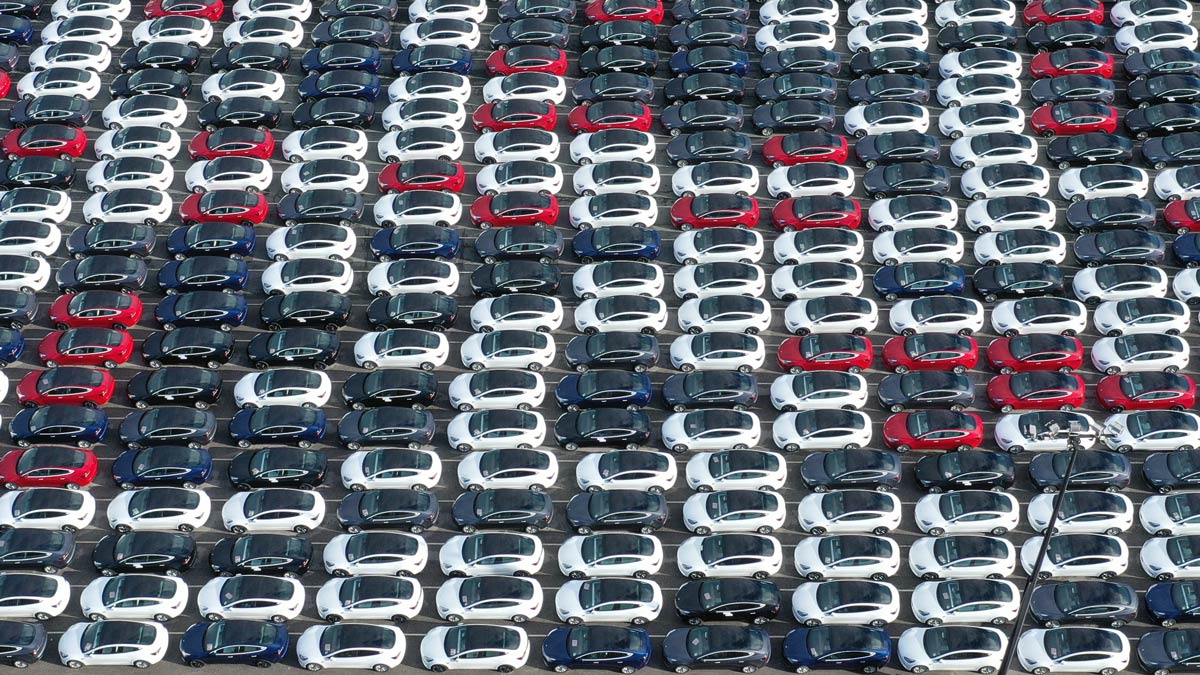 Insane! Thousands of Tesla electric cars are on the way to Australia