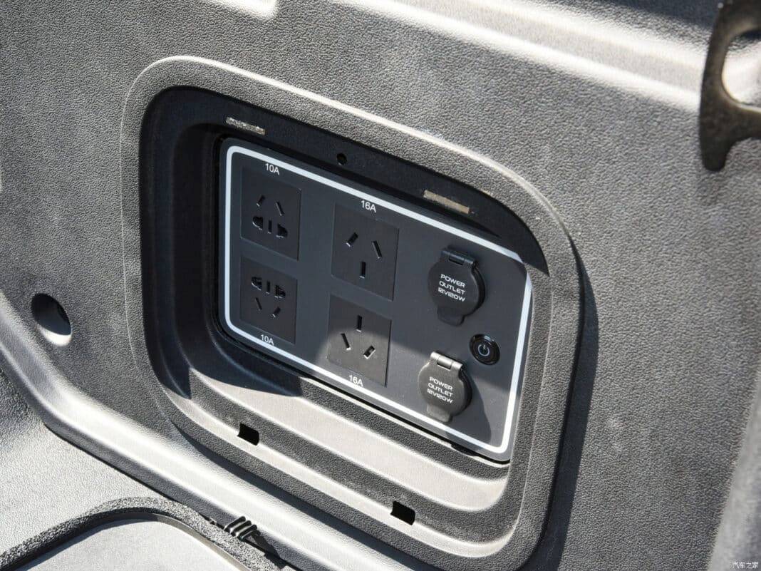 Radar R6 Power Outlets