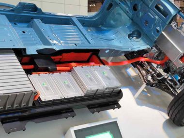 ev batteries nissan leaf wikicommons