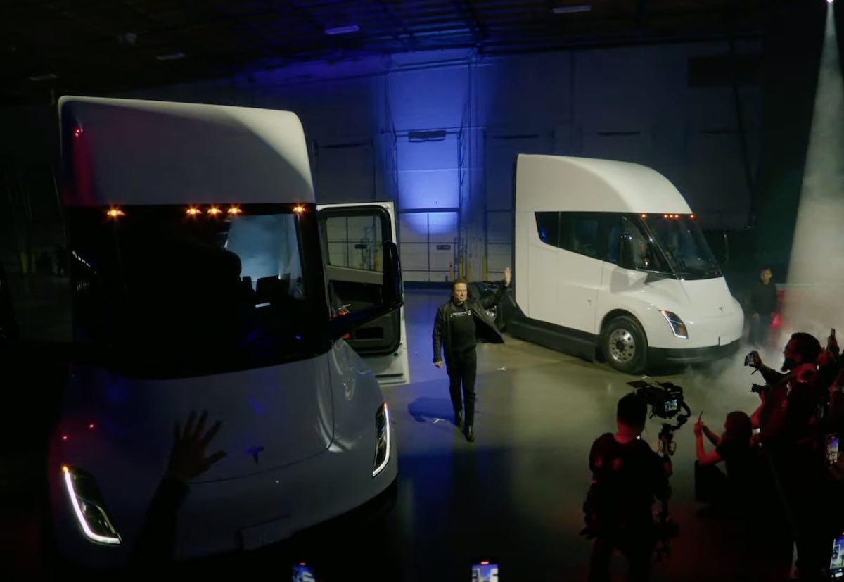 It's real:" Tesla finally delivers Semi electric truck that "drives like a Model 3"