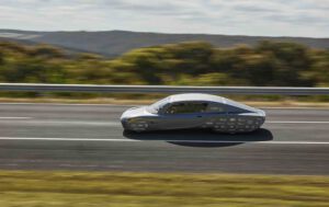 Australian students break world solar-powered car record in 12-hr, 1000km dash
