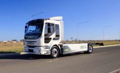 “Key turning point:” Express freight giant makes biggest order for electric trucks in Australia