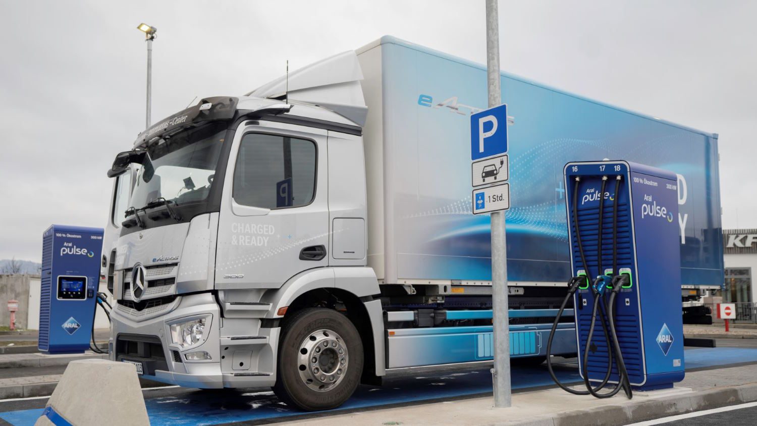 Oil giant unveils Europe's first public charging corridor for electric trucks - Vimarsana News