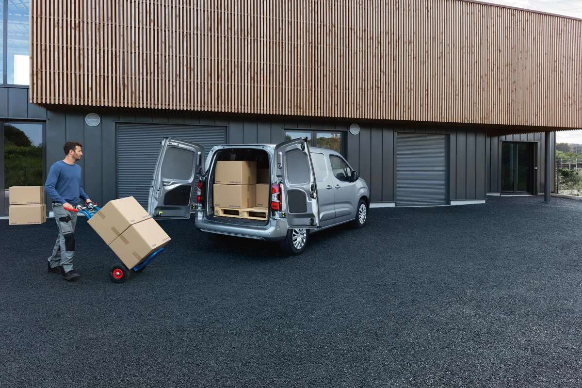 Peugeot Loading Van