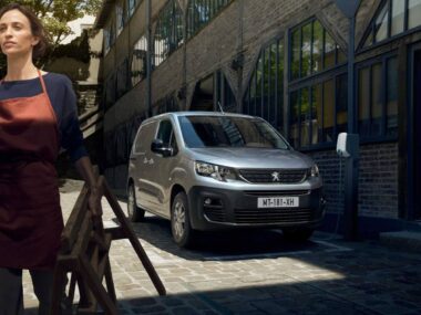 Peugeot e-Partner Delivery Front Charging