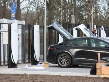 Tesla V4 Supercharger Netherlands fritsvansens Twitter