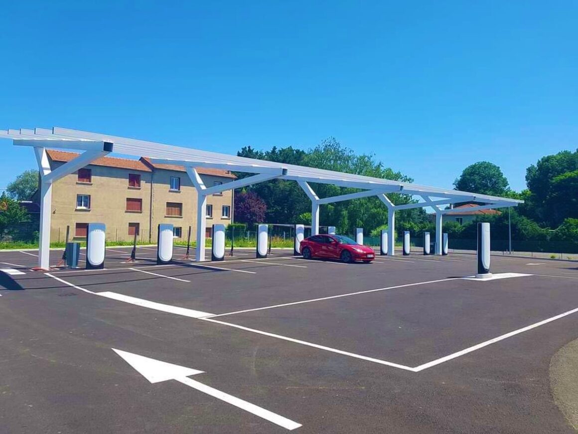 Tesla V4 Superchargers France Esther Kokkelmans