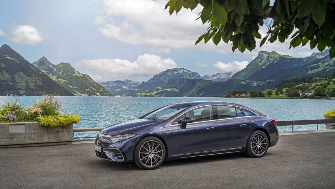 Mercedes Benz EQS Side