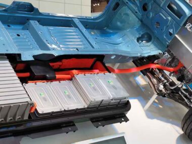 nissan leaf batteries