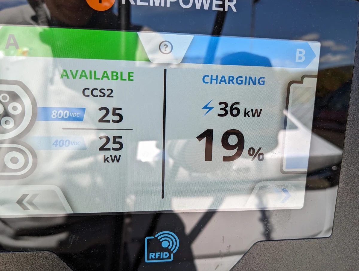 Slow charging at Barnawartha North. Image: Tim Eden