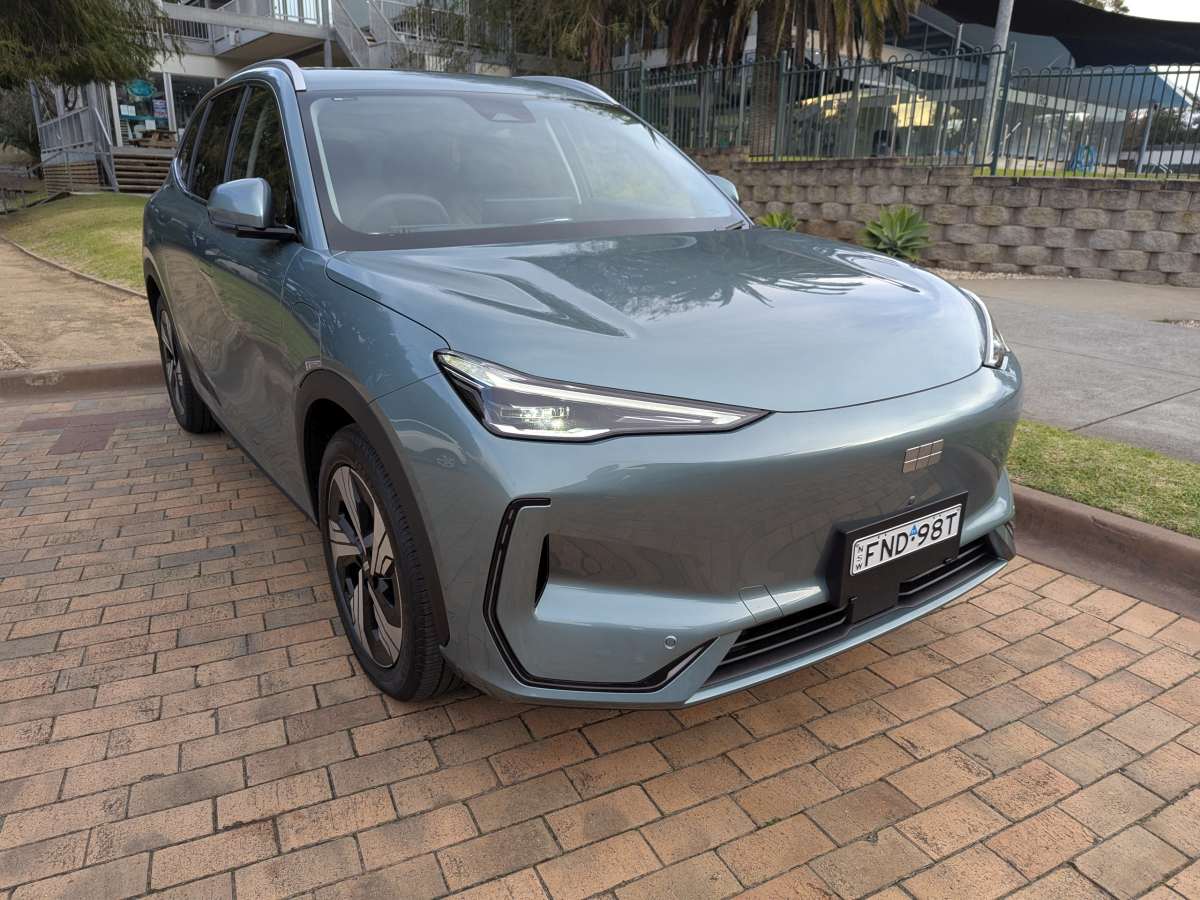 Geely offers low finance rate and free charger with EX5 extended range model