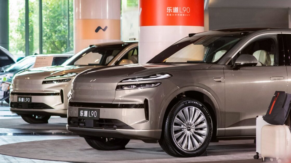 Nio launches 7-seater electric SUV with swappable batteries and massive ...