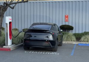 Tesla bumps Model Y range to massive 600 km, and offers new paint colour