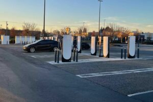 Tesla brings back free lifetime supercharging for new Model 3 owners