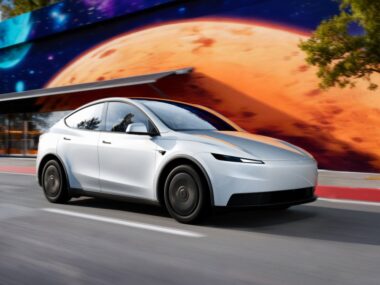 Tesla launches “affordable” versions of Model 3 and Y, but with just 14% off base prices