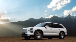 Zeekr’s flagship “super hybrid” luxury 9X SUV launches in China