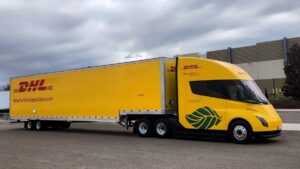 Tesla Semi electric truck features massive 822 kWh battery pack and 800 km of range