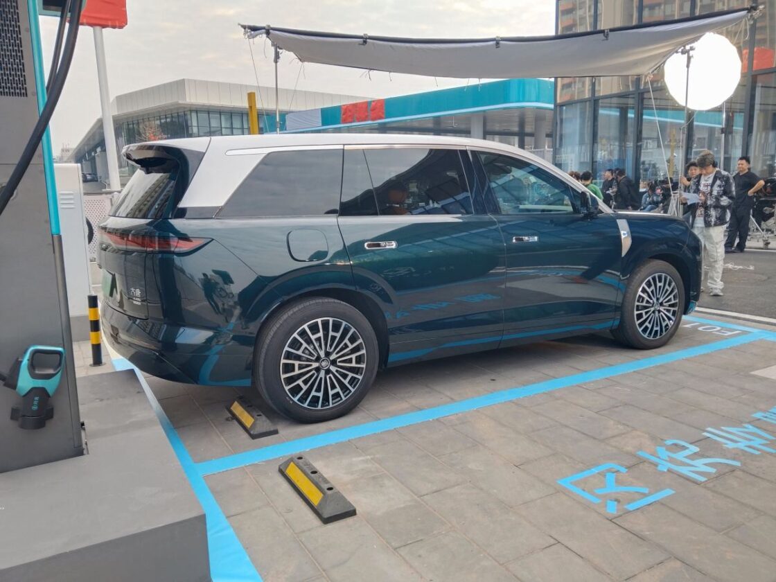 BYD's new flagship electric SUV spotted testing 1,000 kW charging speeds