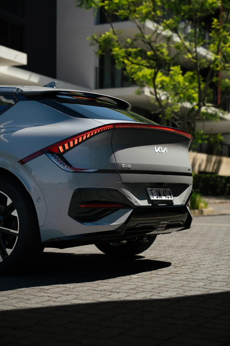 Atnaujintas naujojo Kia EV6 galinių žibintų dizainas. Šaltinis: Kia Australia