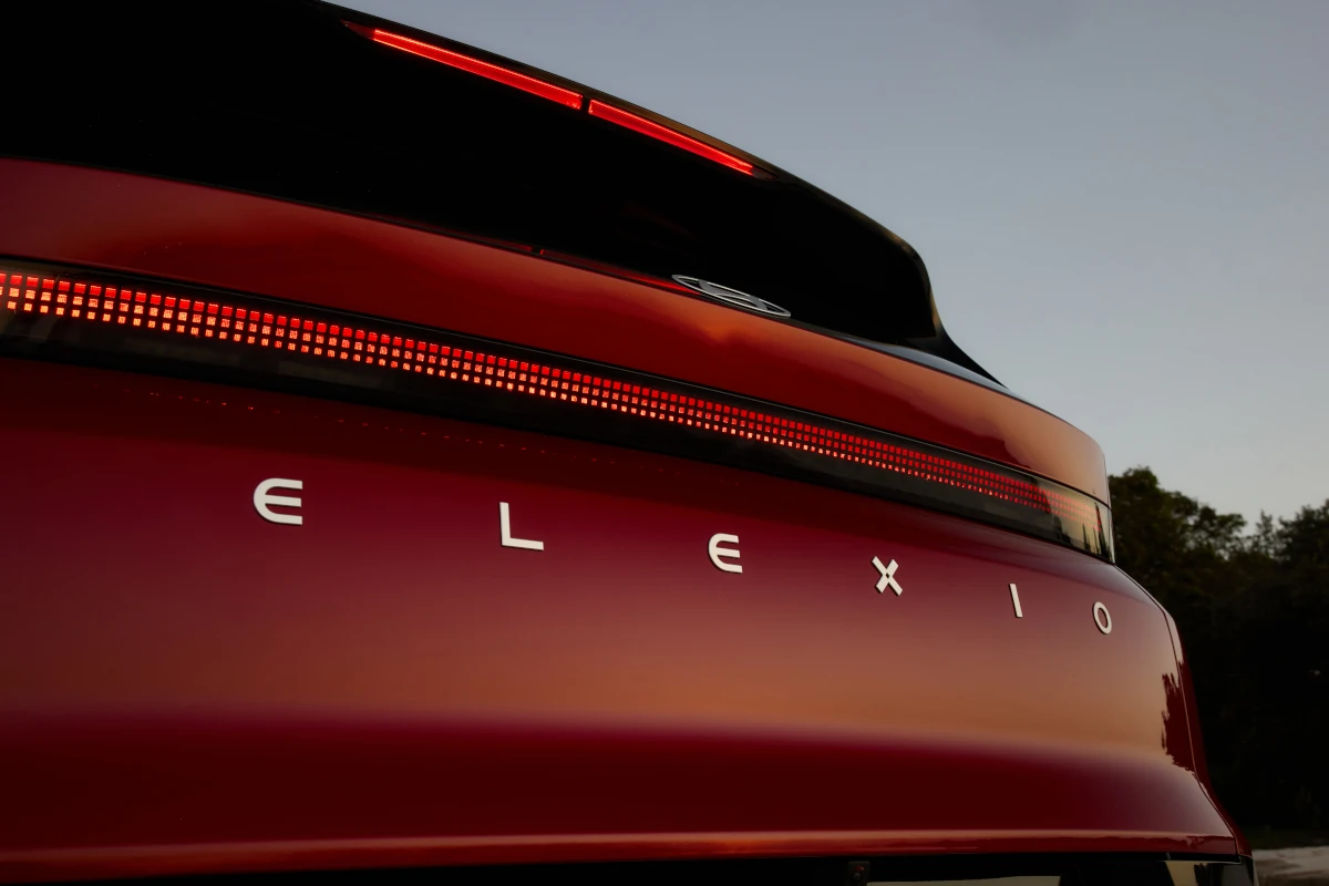 „Elexio“ galinė šviesos juosta rodo pikselių dizaino modelį. Šaltinis: Hyundai Australia