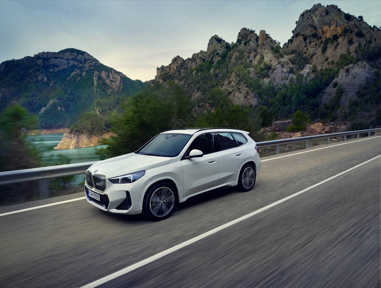 BMW cuts prices of fully electric iX1 and iX2 models