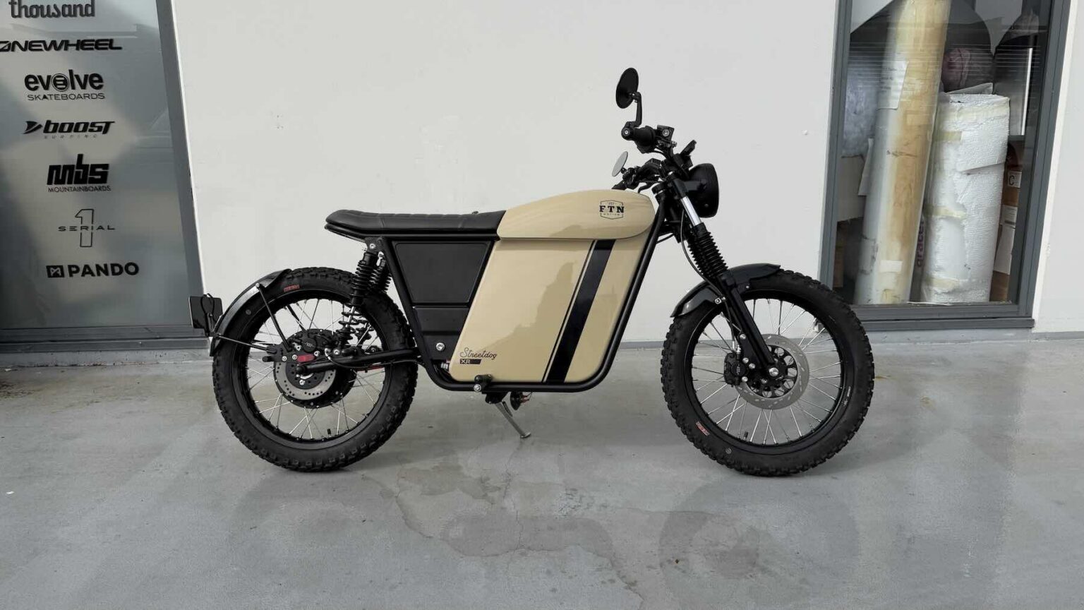 FTN Motion StreetdogXR review: Scooter-like practicality with retro ...
