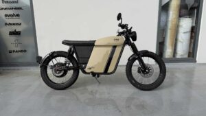 FTN Motion StreetdogXR review: Scooter-like practicality with retro café racer charm