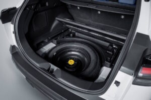 Subaru unveils underfloor spare wheel kit and towbar for its Trailseeker BEV